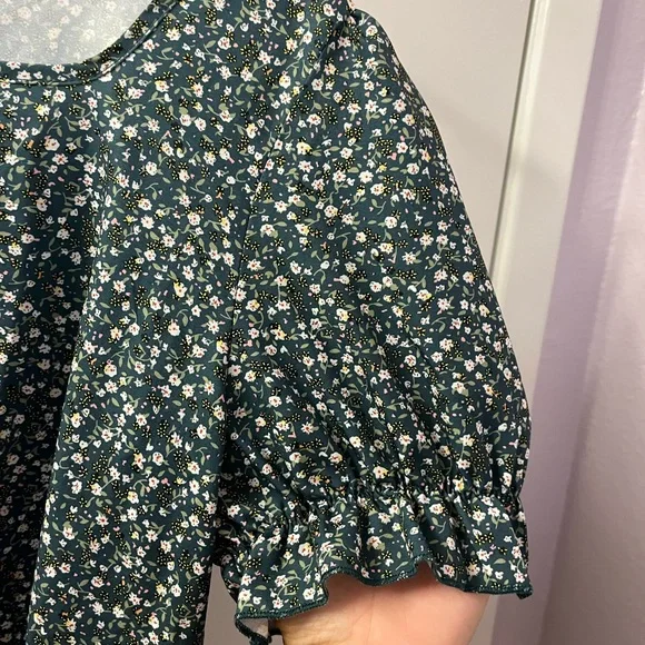 Gorgeous Green Floral Blouse Size XL NWOT - Picture 3 of 6